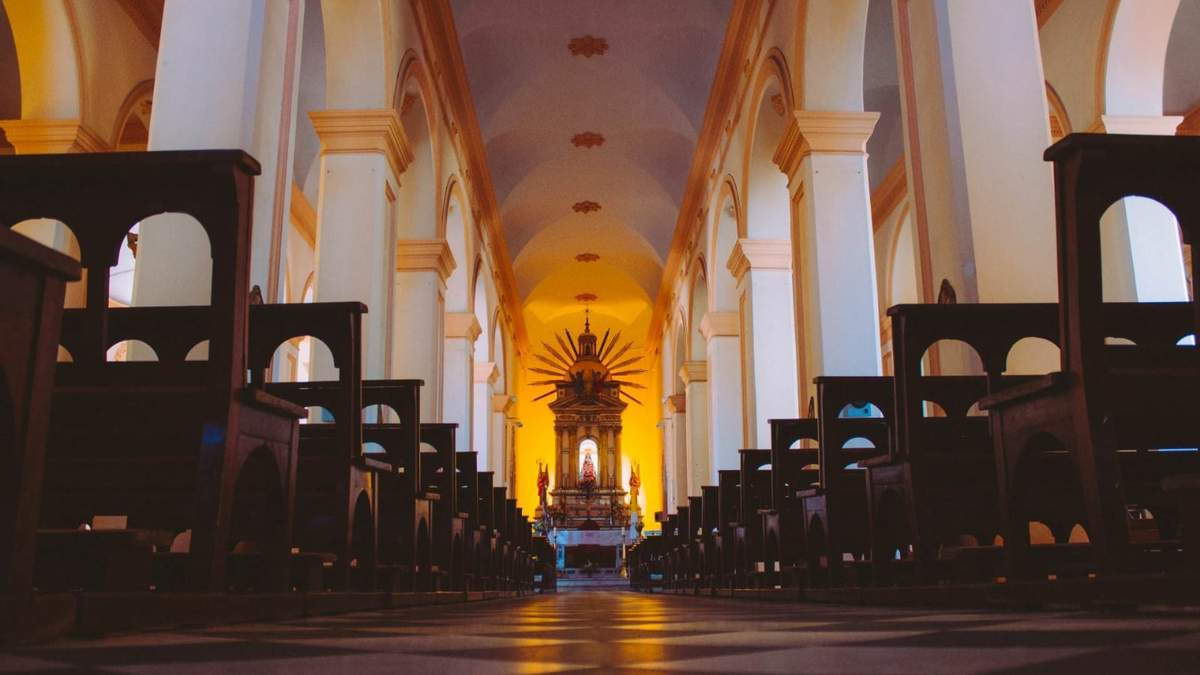 Iglesia vacía. Fuente: (Twitter)