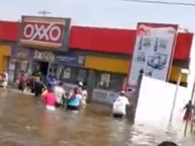 Damnificados saquean comercios en Villahermosa