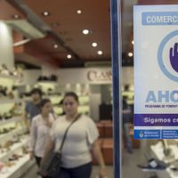 Para incentivar el consumo, Nación negocia con los bancos una extensión del Ahora 12
