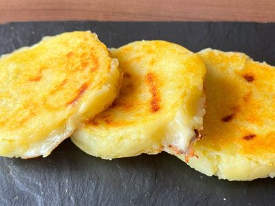 Arepas con masa de papa: una versión distinta y súper rica que no podés dejar de preparar este verano
