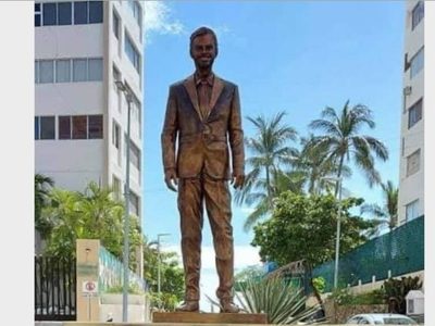Repudian estatua de Eugenio Derbez en Acapulco