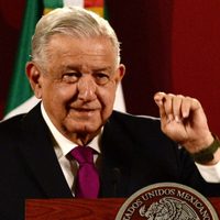 AMLO anuncia diálogo con empresas de auto abasto de electricidad