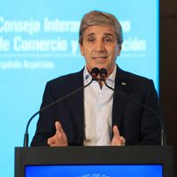 El Gobierno reducirá los impuestos a los autos de lujo