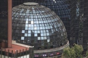 La BMV tiene un "martes negro" por la elevada inflación en EU; el peso cae 1.32%