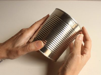 No tirés las latas de duraznos y usalas para crear este portamate súper original y canchero