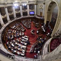 Uruguay busca elevar la edad mínima para casarse