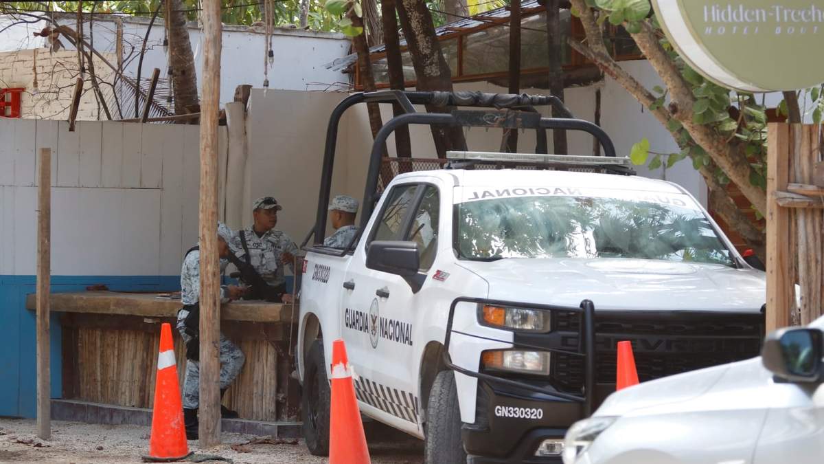 Elementos de la Guardia Nacional postrados en el predio