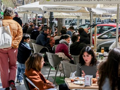 España inicia el proceso para otorgar permiso de residencia para medio millón de migrantes
