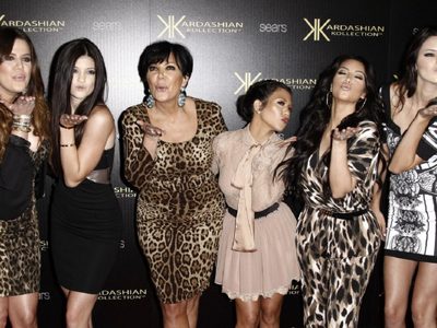 ¡Indignante! Las hermanas Kardashian “celebraron” de esta manera el Día de la Mujer