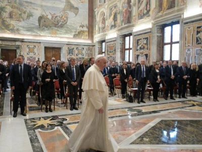 El Papa defiende la objeción de conciencia ante el aborto y pide a farmacéuticos no ser "cómplices"