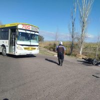 Un motociclista murió al chocar con un colectivo en Junín