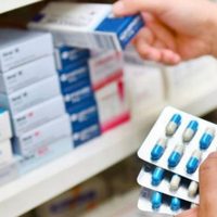 Pese al acuerdo con el gobierno, farmacéuticas aumentaron medicamentos