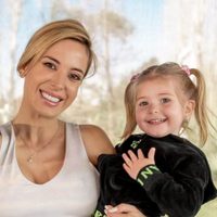 Mucho amor y botitas amarillas: Jésica Cirio compartió el ritual favorito de Chloe y nos derritió
