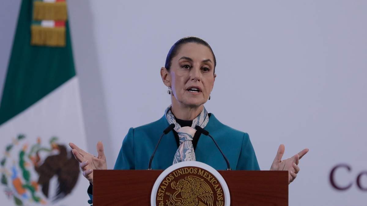 La presidenta durante la "mañanera del pueblo" en Palacio Nacional