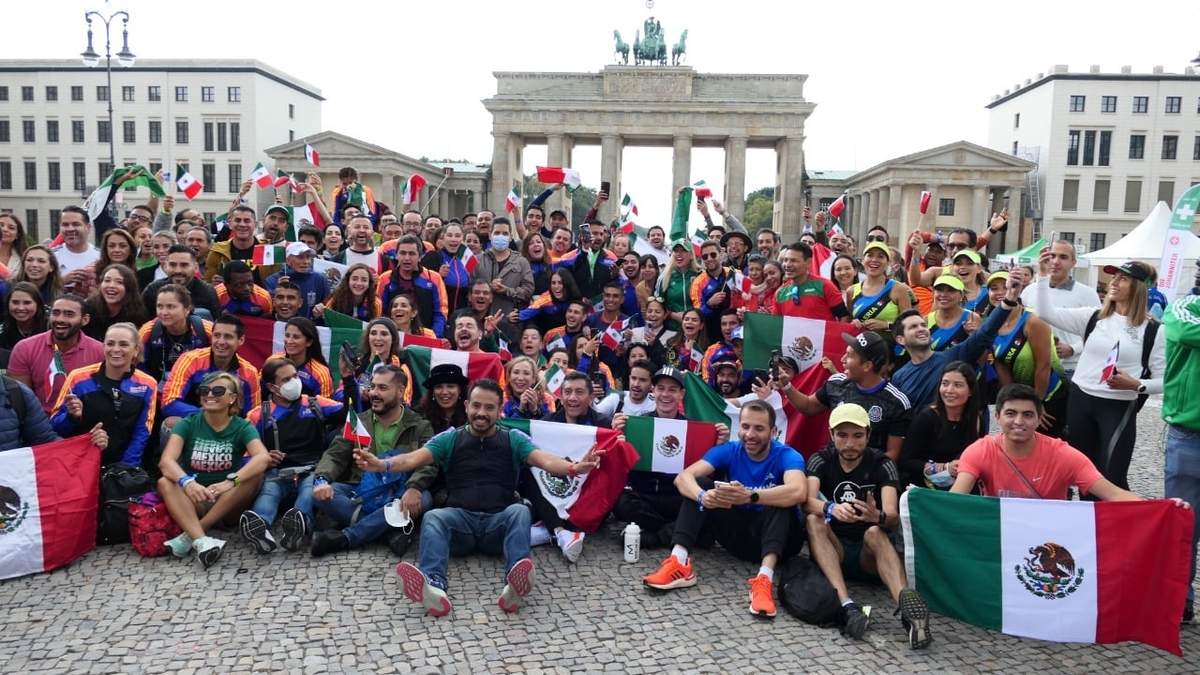 Los mexicanos a su arribo en Alemania para participar en el maratón