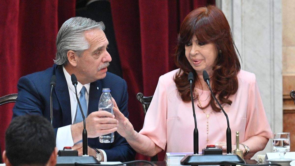 Alberto Fernández y Cristina Kirchner en un tramo del discurso de apertura de sesiones. Fuente: (elDiarioAR)