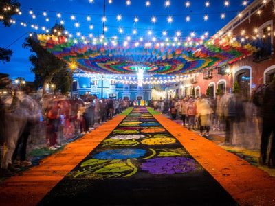 México logra Récord Guinness con mega alfombra de aserrín de Huamantla