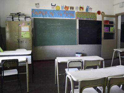 Comienza la campaña de vacunación para docentes de secundarias y nivel superior