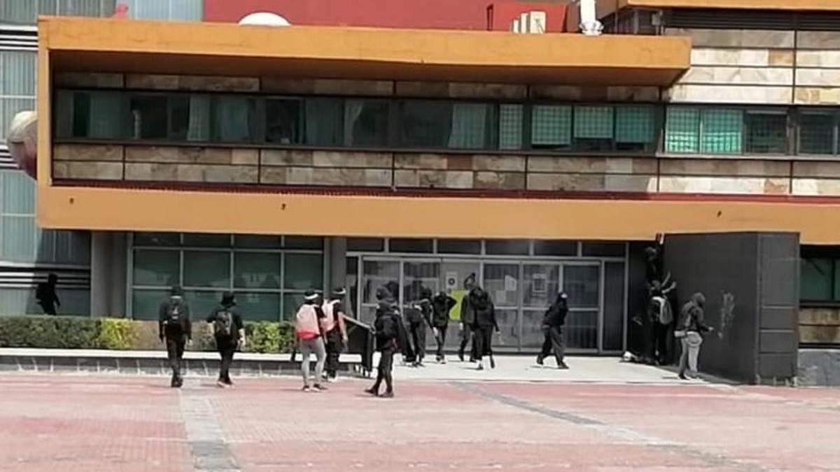 Grupo de personas en Rectoría