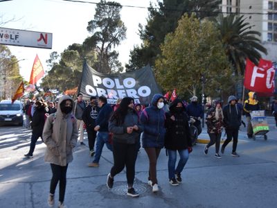 El Polo Obrero y varias organizaciones sociales se movilizan por el centro neuquino