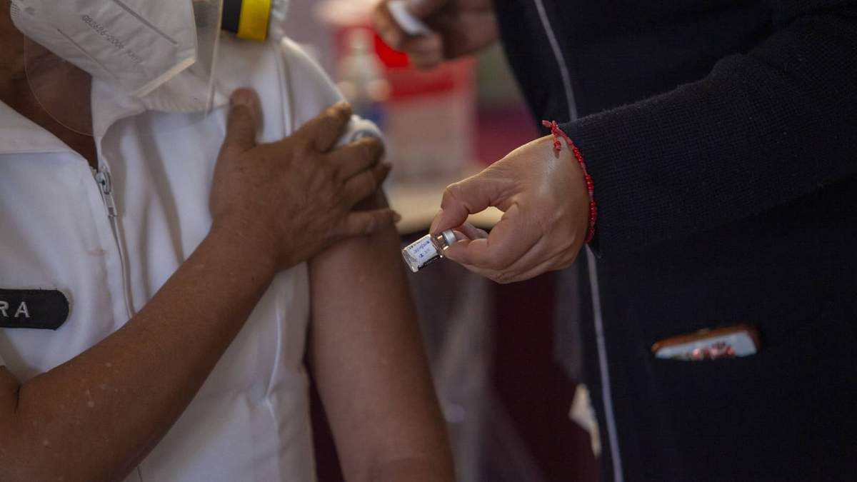 Aplicación de vacunas en el Hospital Central Militar en diciembre de 2020