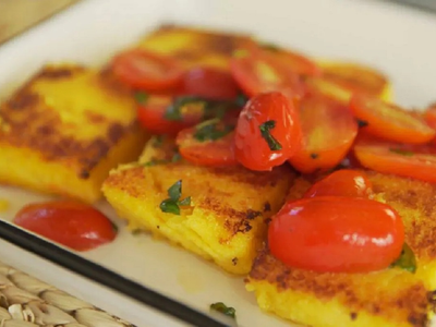 Bueno, bonito y barato: hacé estos cuadraditos de polenta que todos en tu casa van a amar