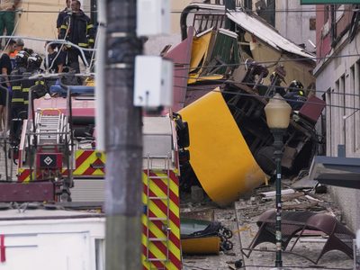 Descarrilamiento de tranvía en Lisboa deja 15 muertos (Video)