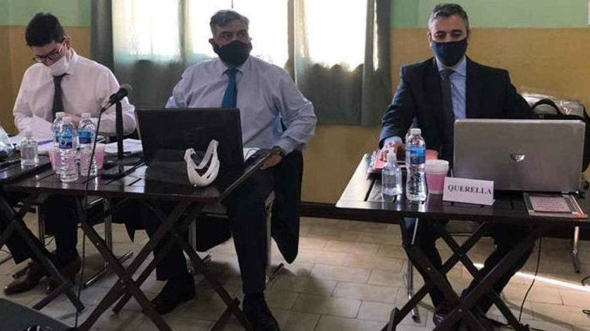 Fiscal Jofré y abogado querellante Tomasini en el transcurso del juicio en Zapala. Fuente: (Daniel Signorile)