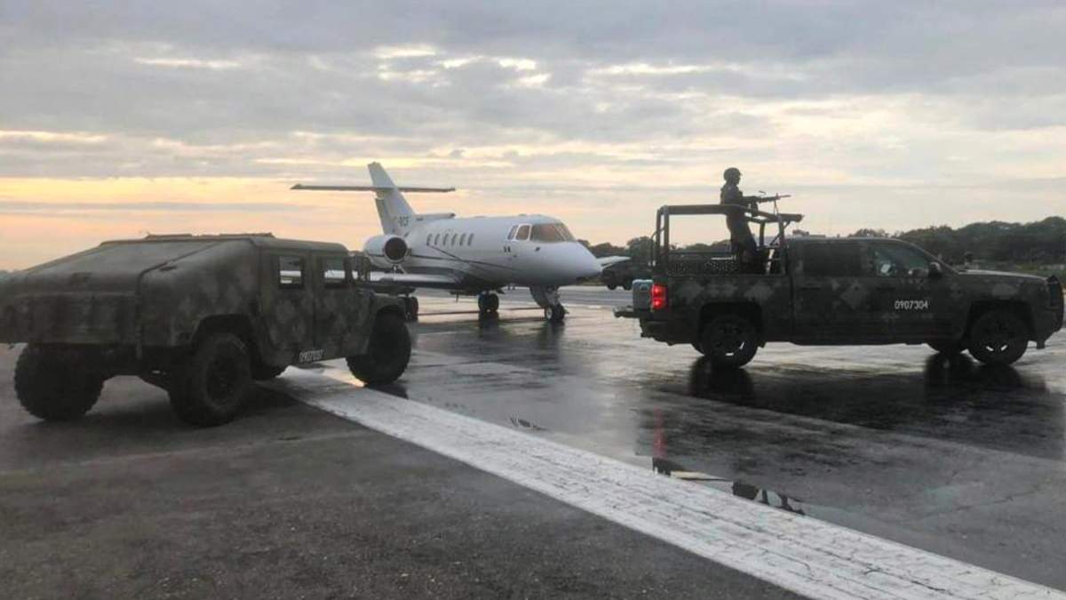 El Ejército aseguró la aeronave en el aeropuerto de Chetumal.