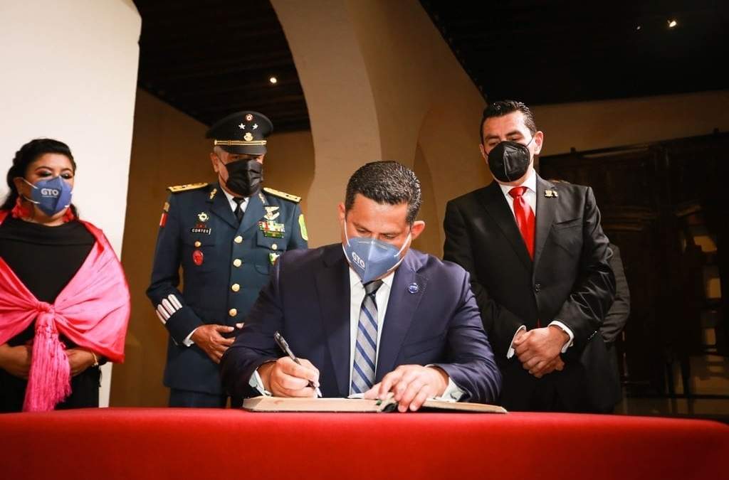 El gobernador de Guanajuato, Diego Sinhue Rodríguez Vallejo, publicó la licitación para la compra de laptops.