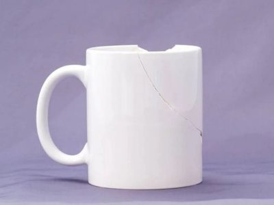 Tazas y vasos rotos que se convierten en tesoros: la idea de reciclaje que te va a encantar