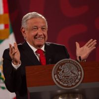 AMLO refrenda su política de “abrazos no balazos” tras masacre en NY