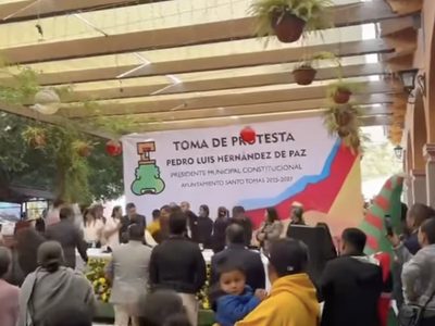 Alcalde de Edomex toma protesta y luego huye de la policía (Video)