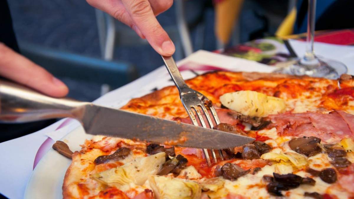 Pizza corona, la broma francesa a los italianos. Fuente: (Twitter)