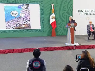 En tono de burla, AMLO critica a quienes rechazan el regreso a aulas mientras vacacionan en la playa