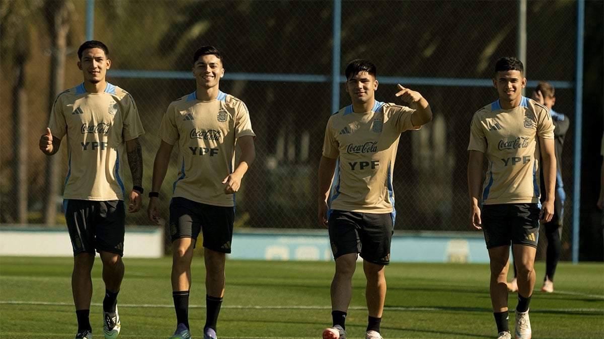 El sub 20 sigue entrenando en Ezeiza.