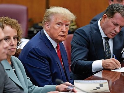 Aumentan los peligros legales para Trump mientras hace campaña hacia 2024