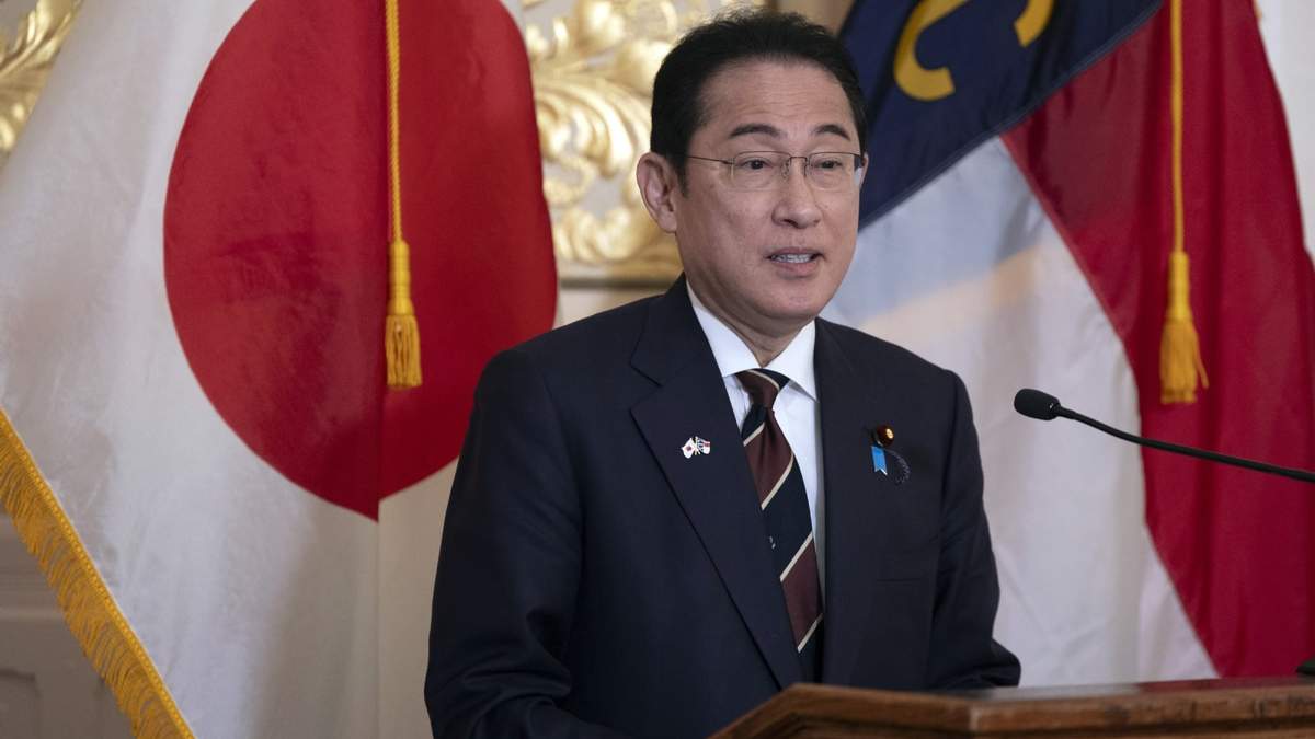 El primer ministro de Japón, Fumio Kishida, pronuncia un discurso en un almuerzo en su honor en la Mansión Ejecutiva de Carolina del Norte