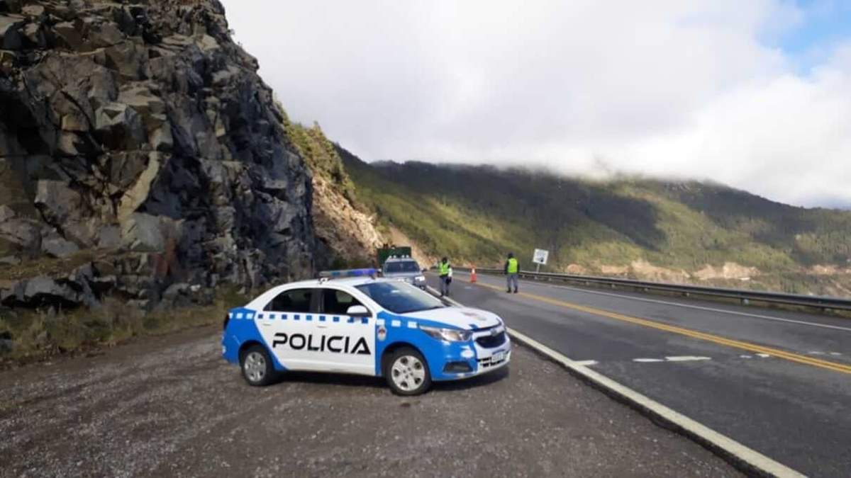 Móvil de la Policía de Neuquén. Fuente: (Twitter)