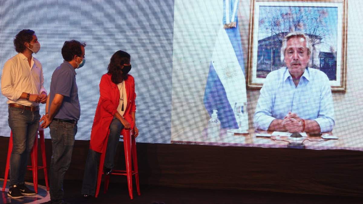 Alberto Fernández felicitó al intendente Juan Manuel Llamosas. Fuente: (Twtter)