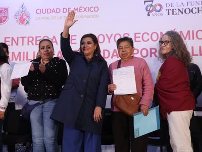 Brugada entrega apoyos económicos a más de 2 mil familias afectadas por las lluvias en Iztapalapa