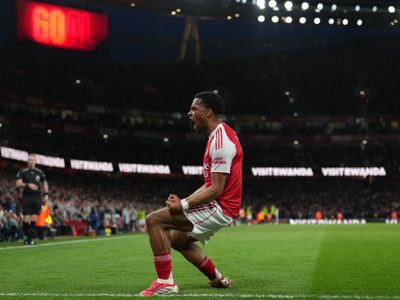 Arsenal derrota 2-1 al Chelsea y se sitúa con 5 puntos de ventaja en la cima de la Premier League