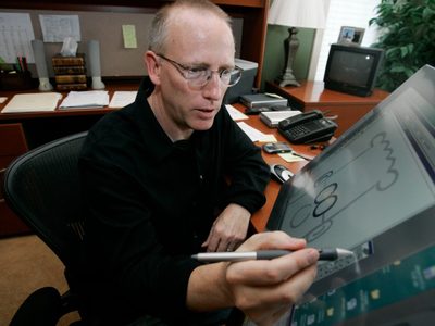 Elon Musk entra en defensa del creador de Dilbert: "los medios son racistas contra los blancos"