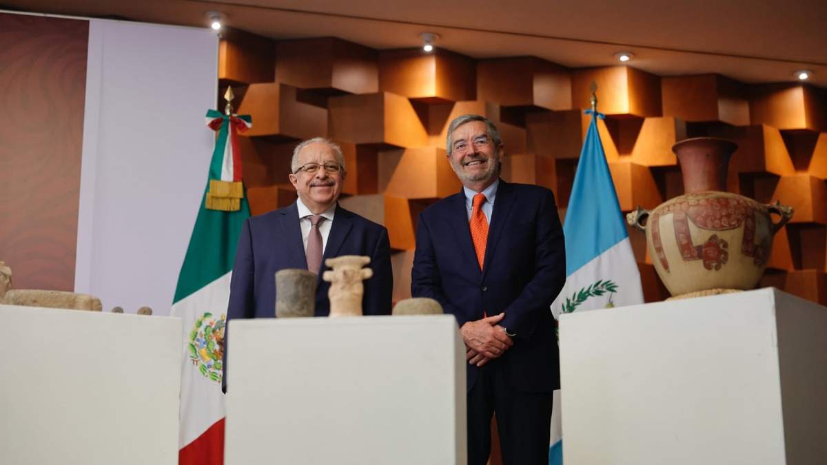 México devuelve 54 bienes patrimoniales a Guatemala a través del INAH