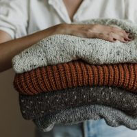 La prenda de moda de las abuelas que se corona como la estrella de esta temporada: así podés combinarla