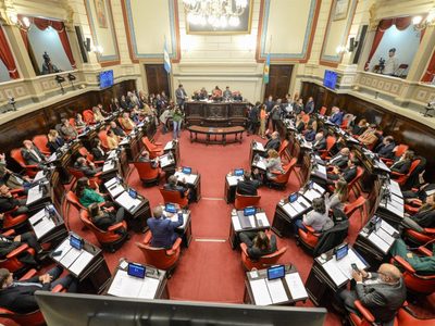 ¿Qué es la reelección indefinida que se votó en el Senado bonaerense?