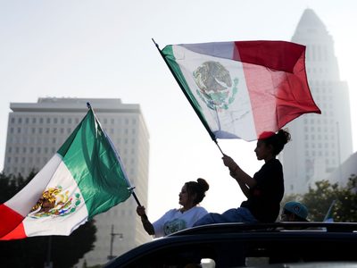 Trump firma decreto para evitar que migrantes indocumentados obtengan beneficios del seguro social