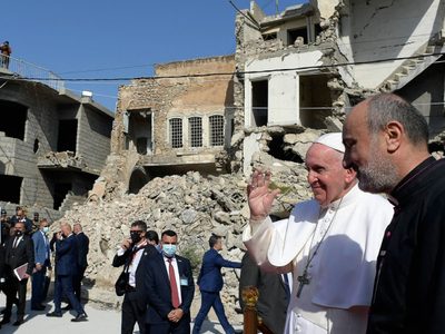 El papa Francisco caminó sobre las ruinas de Mosul, cuna del Estado Islámico