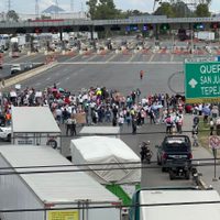 Maestros paralizan la movilidad en Edomex con bloqueos en carreteras y avenidas principales