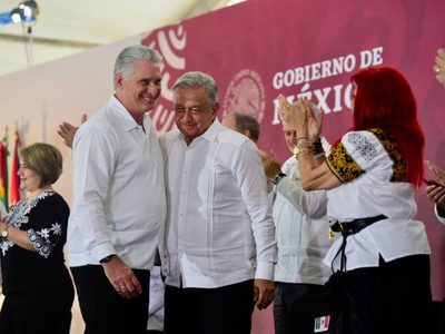 Bartra, Belaunzarán y Woldenberg reprochan a AMLO conceder Orden del Águila Azteca a Díaz-Canel